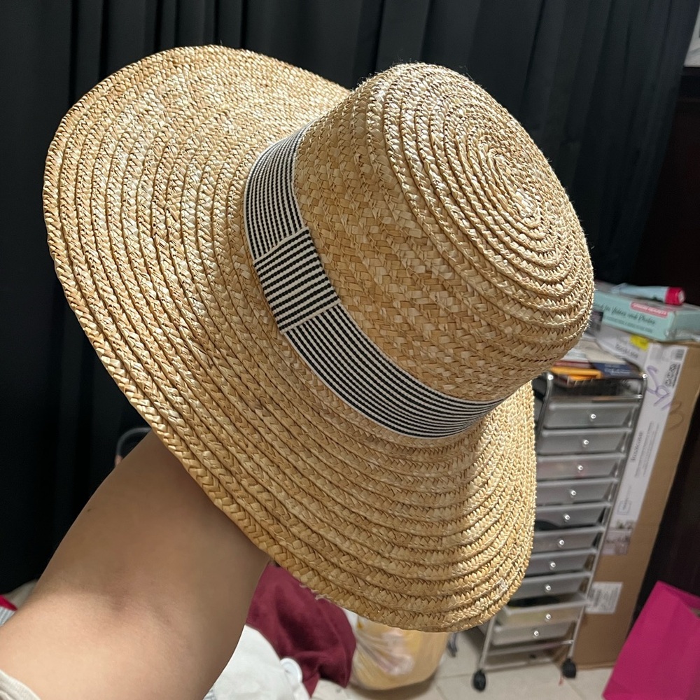 Beach Hat 👒 - Picture 2 of 2